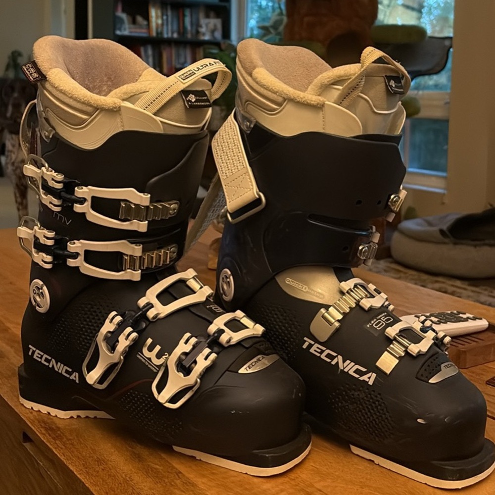 TECNICA MACH1 95 WOMEN'S MV SKI BOOTS